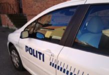 Påvirket bilist stak af – bakkede ind i anden bil