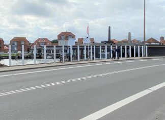 Hvad sker der ved kajakhotellet?