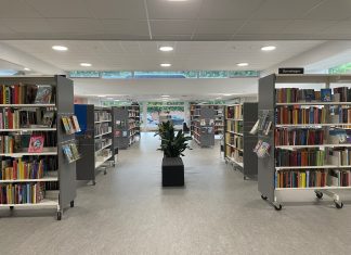 Nu er den gal igen: Bibliotek ændrer åbningstider efter uro, hærværk og besøg af politiet