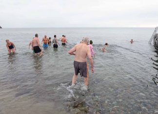 Jag tømmermændene væk med et havbad 1. januar
