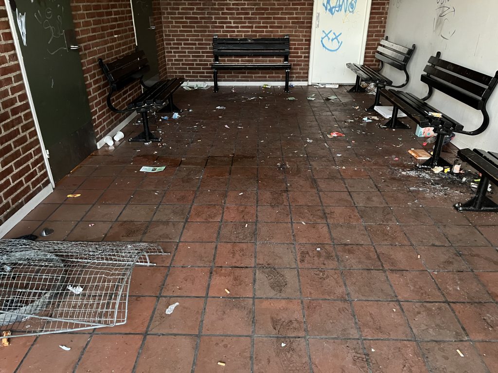Rutebilstationen, Karl Ove Ilskov