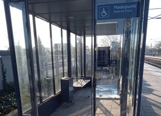 Hærværk på Langeskov Station. Venteskur smadret