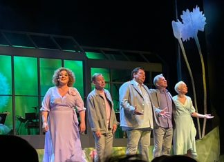 Intelligent og veloplagt Odense Sommerrevy i en Ukraine- og inflationstid