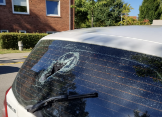 Bilrude smadret med økse: ”Man kan godt mærke, at der er kommet mere ballade til byen”