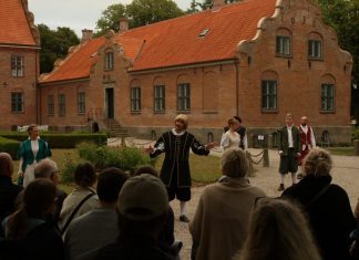 Elegant elskovsleg og skønt sprog i slotshaven