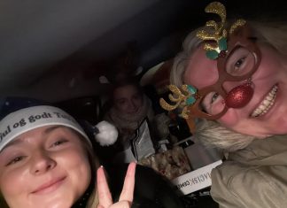 Et lille samfund med et stort hjerte: Bibbi delte gaver ud fra lokale til lokale