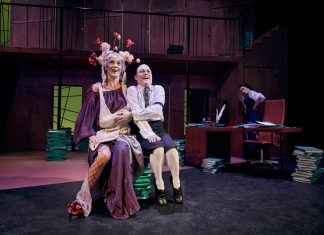 Hæsblæsende Holberg-farce fra 1726 om moderne problemer