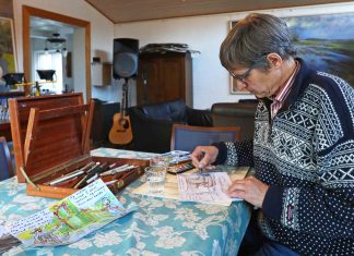 Ole Vedby kan meget andet end at male og lave karikaturtegninger