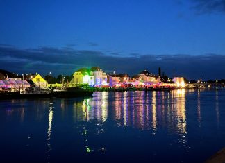 Romerlys i stedet for voldsepisoder: Fredagens havnefest forløb roligt