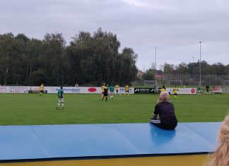 Munkebo mod Langeskov – Masser af mennesker, et mål og fire gule kort på samme antal minutter