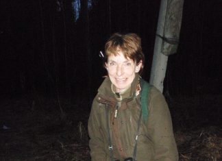 Ældrecafé med besøg af eventyrer og jæger