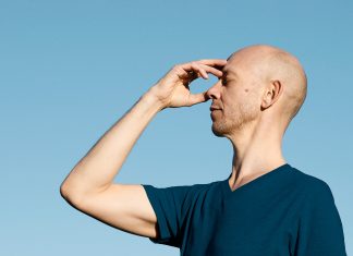 Yogi holder foredrag om korrekt vejrtrækning Simon Krohn