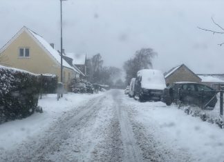Afslag undrer Lars: “Vejen er vores fortov, så selv lidt frostvejr gør det farligt at gå rundt herude” 401218119 309053554957754 2469111969108969002 N