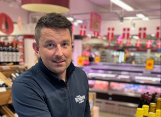Kim føler sig svigtet af politiet: Anden sag om tyveri på en måned ender uden straf Brugsuddeler Kim Ernstsen i Langeskov er frustreret over, at de tyverier han anmelder ikke fører til at gerningspersonerne bliver straffede. Foto: Arkiv