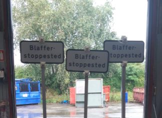 Genbrug: Gamle Fjordens Dag skilte får nyt liv som blafferskilte 3 Midlertidige Blafferstoppesteder I Kohaven