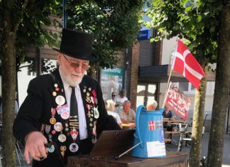 Lirekassemænd fra hele Norden kommer til Kerteminde næste år Lirekassespiller