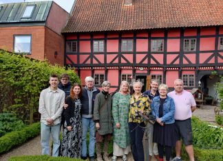 Efterkommere af farverfamilien mødtes på Farvergården 20250510 103323929 (1)