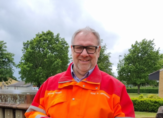 Teknisk tegner fejrer jubilæum med gummistøvler og GPS Foto rené