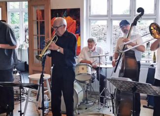 Amanda giver den fuld jazz på Marinaen Amanda jazzband