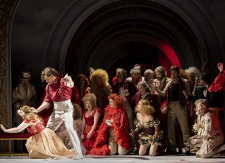 Fynboerne kan glæde sig til en blændende La Traviata Frederikke kampmann, magnus vigilius, den jyske operas kor og hrólfur sæmundsson