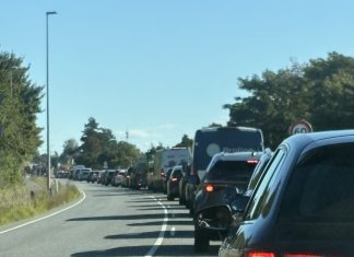 Massiv bilkø på Hans Schacksvej Img 4018
