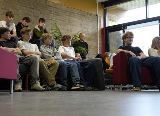 Glæde på Holmen: Store klasser får lov til at blive på Hindsholmskolen dsc2755