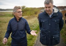 Husejer glæder sig over at der kommer gang i kystsikring dsc4224