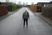 Janus passer på landsbyen og sætter pris på det nære samfund dsc4749