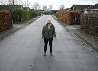 Janus passer på landsbyen og sætter pris på det nære samfund dsc4749