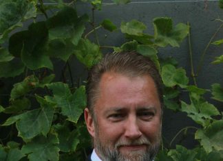 LA-politiker med byrådserfaring har valgt valgplakater fra Fb img 1762250566990