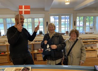 Boel blev gæst nummer 40.000 i år på vikingemuseet i Ladby Vikinger 40.000