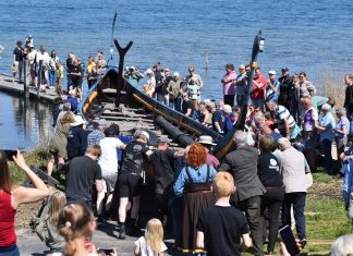 Vikingemuseum fejrer søsætning og indvier ny vikingehavn Ladbykongen sætter alle sejl foto Østfyns museer amr (46)