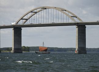 Ladbyskibet kom med fred og højt humør til Langeland Ladbyskib rudkøbing 5