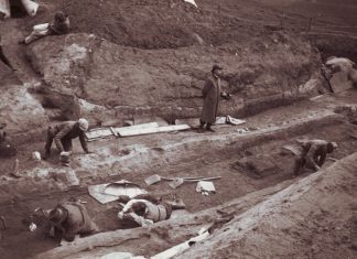 Østfyns Museer fejrer 90 året for fundet af skibsgraven i Ladby Udgravning Af Ladbyskibet 1935 36. Set Fra Vest. Foto Antikvarisk Topografisk Arkiv, Nationalmuseet