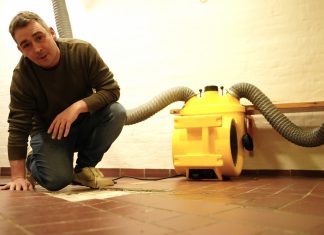 Vandskade i hallen lukker omklædningsrum i flere uger DSC6179