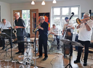 Jazzorkester får gæstevisit af sangerinde Unnamed