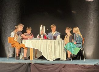 Skoleelever laver forestilling med skuespil, livemusik og danse IMG 64181 (1)