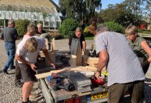 Nu skal de lokale fællesskaber i landdistrikterne være grønne Borgere i Midskov deltager i landsby make over 2023 foto Steen Hjorth