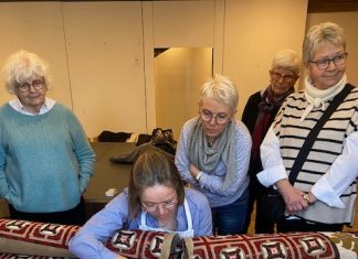 Spændte brodøser: Tre års arbejde med brodere-nål fejres til pinse IMG