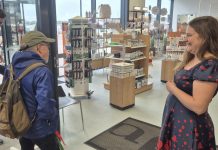 Borgmester åbner nyt apotek med et jomfruklip Nanna Stauner, åbning af apotek