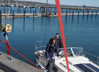 250 både skal flyttes: Travl uge venter i Kerteminde Marina Båd i vandet