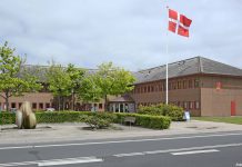 Ønsker at flage foran rådhuset i Kerteminde på alle hverdage året rundt Kerteminde Rådhus med flag