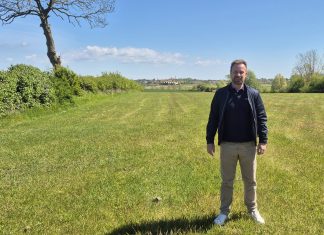 Satser på den store golfturnering: Vil lave campingplads i baghaven Peder Pedersen, Campinggolf