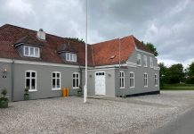 Fællessang i forsamlingshuset IMG