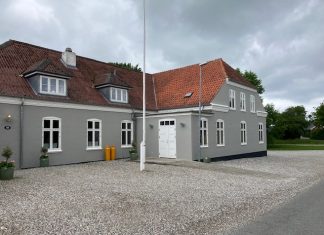 Fællessang i forsamlingshuset IMG