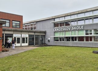 Langeskov Skole må vente et år mere på at få udskiftet tage Langeskov Skole