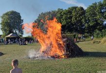 Se fotos fra sankthansaften og læs båltalerne her Skt. Hans 2026 (114)