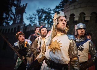 Anmeldelse: Spamalot på Volden er vidunderligt, rendyrket vanvid 41