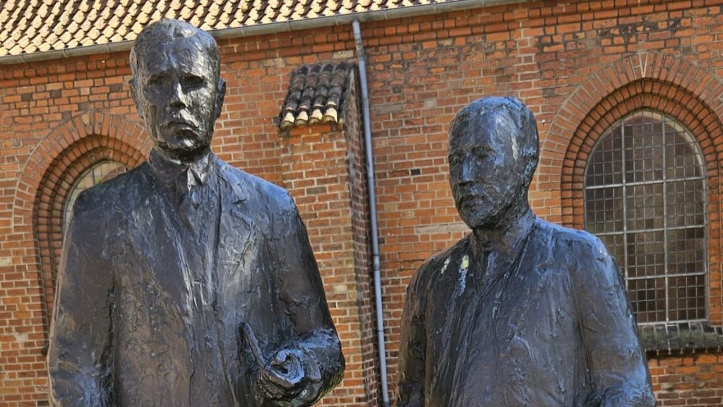Talking Statues Johannes Larsen og Fritz Syberg statuen, Nordre Kirkerist