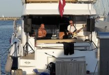 Masser af mennesker og musik på marinaen Henrik Lykke Nielsen